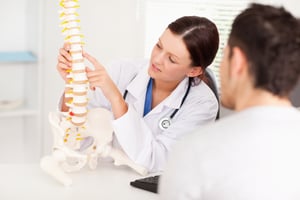 chiro-pointing-at-spine